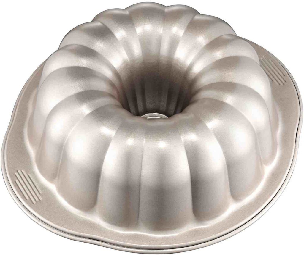 13 Best Bundt Pans for Baking Cake in 2023 - GuideYouBest